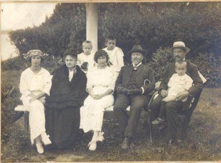 Владимир Николаевич Кожин с семьёй