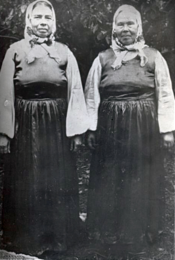 Клавдия Камнева (справа) и Мария Ильинична Илюшкина (слева).