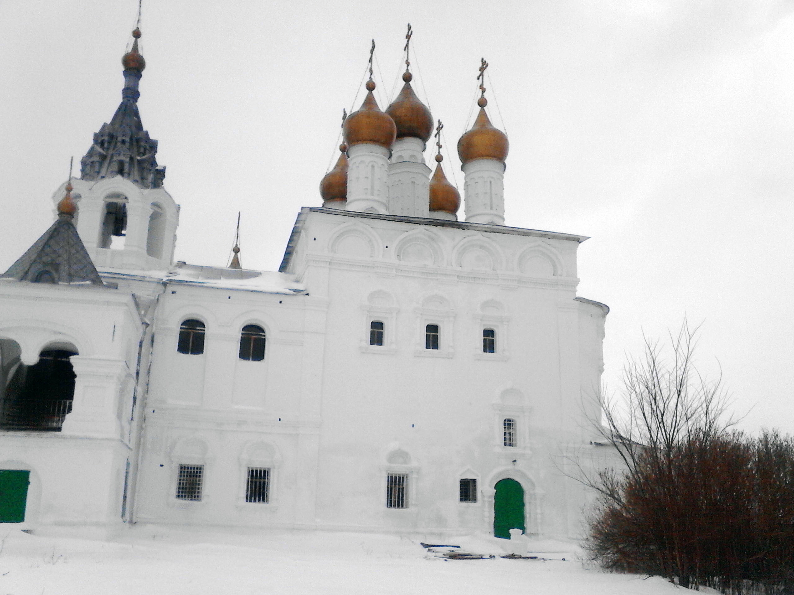 Церковь Воскресения Христова. В новом белоснежном одеянии.