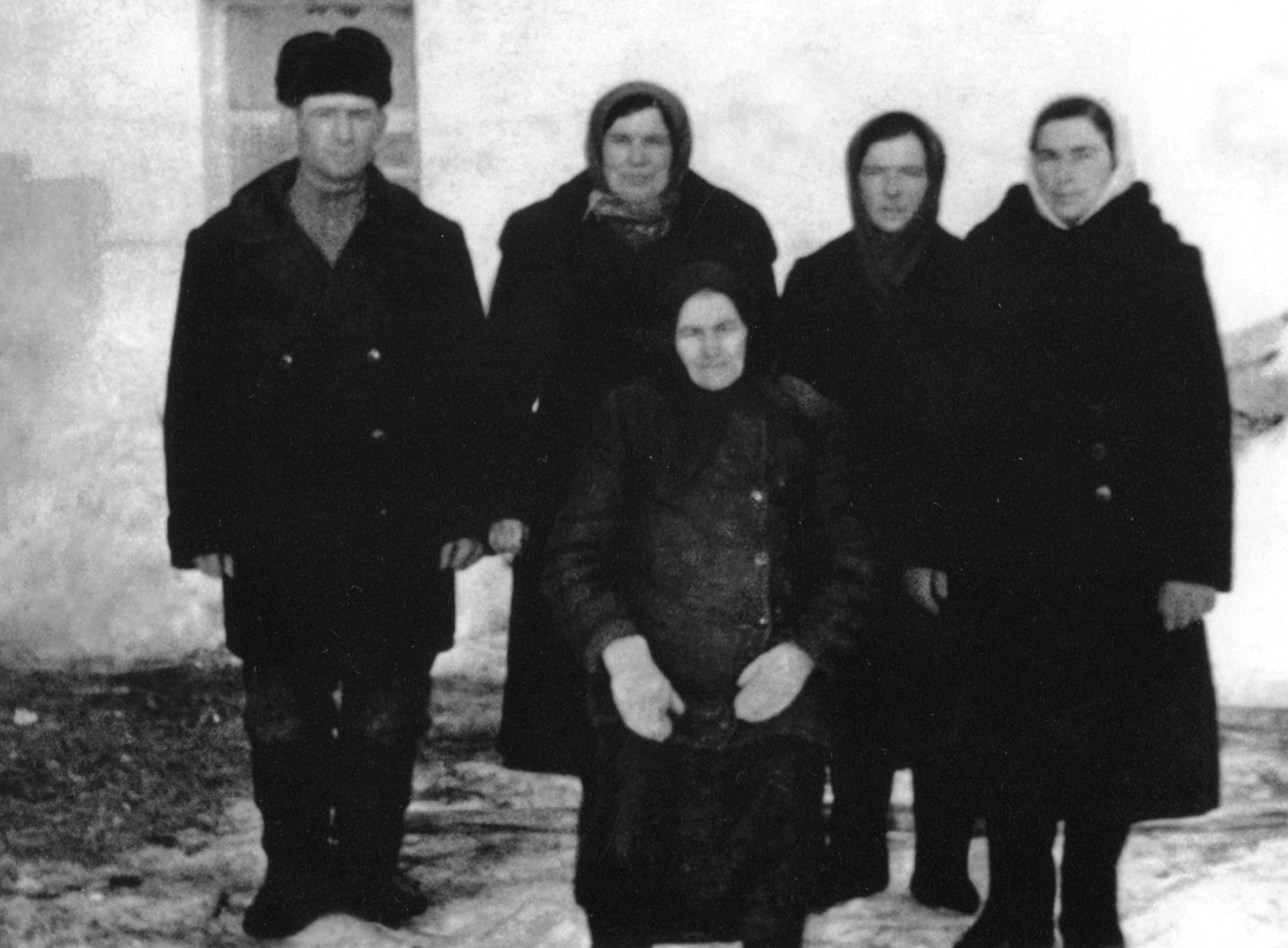 семья Фокиных (Иван Николаевич слева)