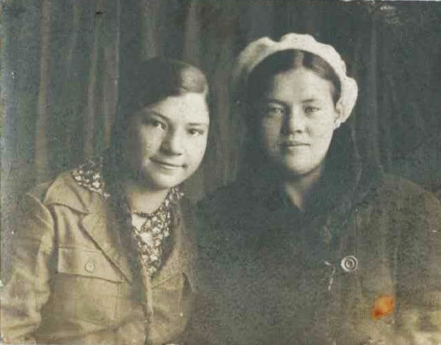 Карасёва_Малахова Мария Егор слева