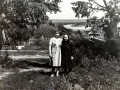 Анастасия Андреевна Панфилова с дочерью у Барского сада-