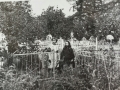 Анастасия Андреевна Панфилова с дочерью у на кладбище